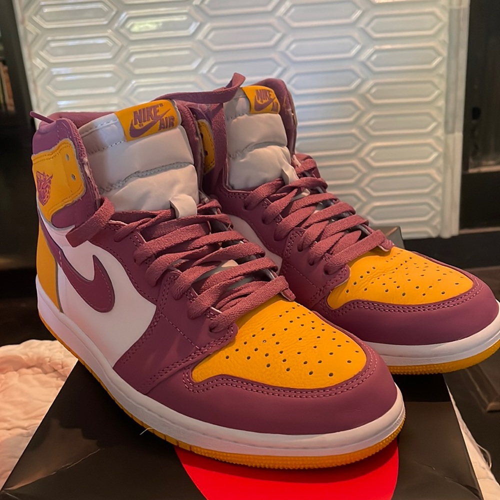 Retro Jordan 1 Brotherhood
